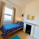 Spacious Victorian Family Town House, Sleeps 7, Near Centre York