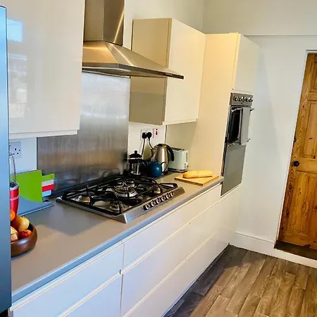 Dom wakacyjny Spacious Victorian Family Town House, Sleeps 7, Near Centre