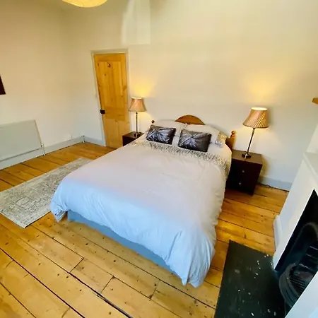 Semesterbostad Spacious Victorian Family Town House, Sleeps 7, Near Centre York