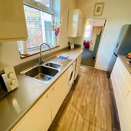 Hotel Spacious Victorian Family Town House, Sleeps 7, Near Centre