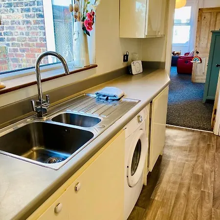 Spacious Victorian Family Town House, Sleeps 7, Near Centre * York