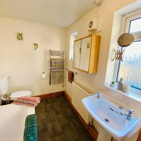 Spacious Victorian Family Town House, Sleeps 7, Near Centre * York