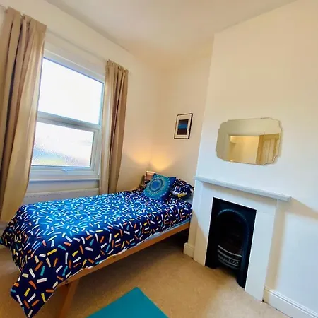 Spacious Victorian Family Town House, Sleeps 7, Near Centre York