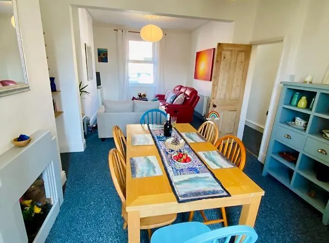Spacious Victorian Family Town House, Sleeps 7, Near Centre Prázdninový dům *