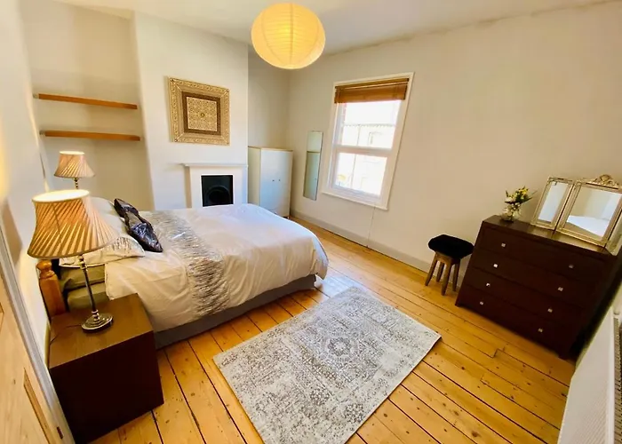 Spacious Victorian Family Town House, Sleeps 7, Near Centre Prázdninový dům York