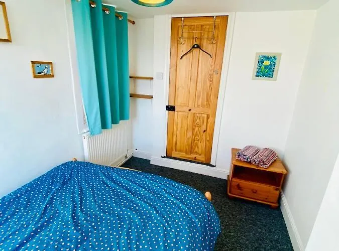 Spacious Victorian Family Town House, Sleeps 7, Near Centre Prázdninový dům *