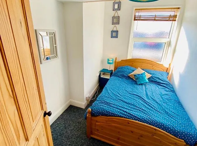 Spacious Victorian Family Town House, Sleeps 7, Near Centre Prázdninový dům York