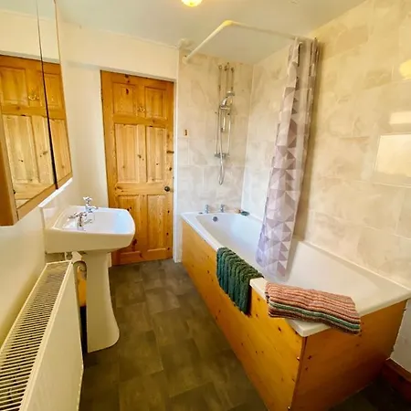 Spacious Victorian Family Town House, Sleeps 7, Near Centre Nyaraló