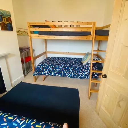 Nyaraló Spacious Victorian Family Town House, Sleeps 7, Near Centre York