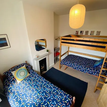 Nyaraló Spacious Victorian Family Town House, Sleeps 7, Near Centre York